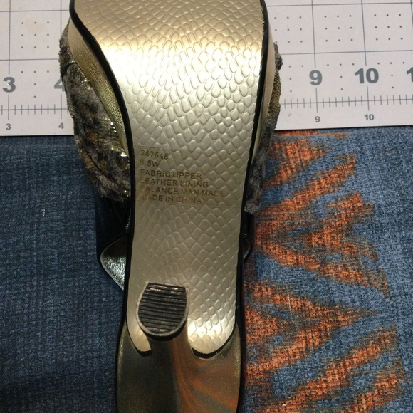 Women's Oxi by Falc Heels Size 6.5W Black and Gold - Picture 5 of 7